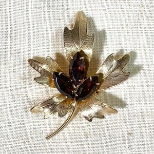 Vintage Gold-tone Maple leaf brooch